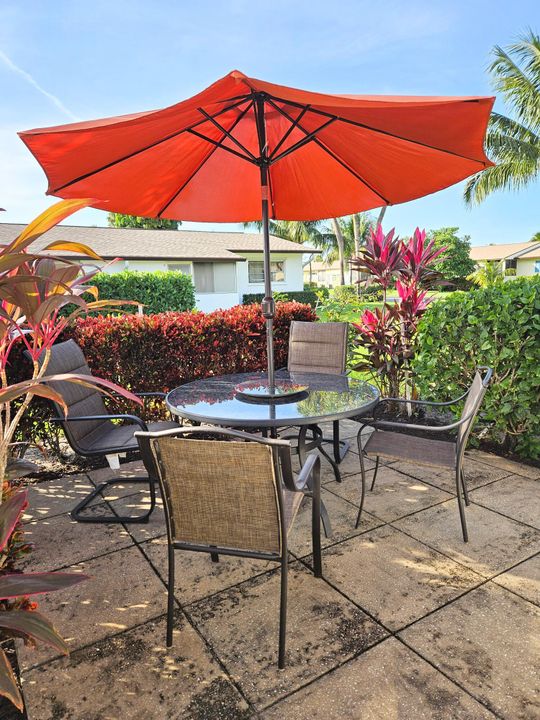 待售: $114,900 (1 贝兹, 1 浴室, 611 平方英尺)