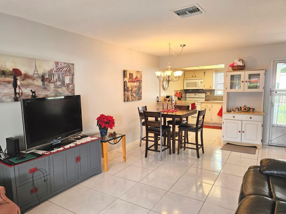 待售: $114,900 (1 贝兹, 1 浴室, 611 平方英尺)