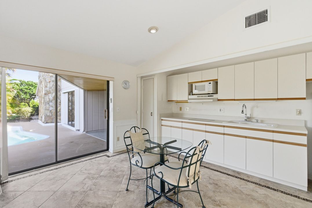 For Sale: $715,000 (4 beds, 3 baths, 2901 Square Feet)