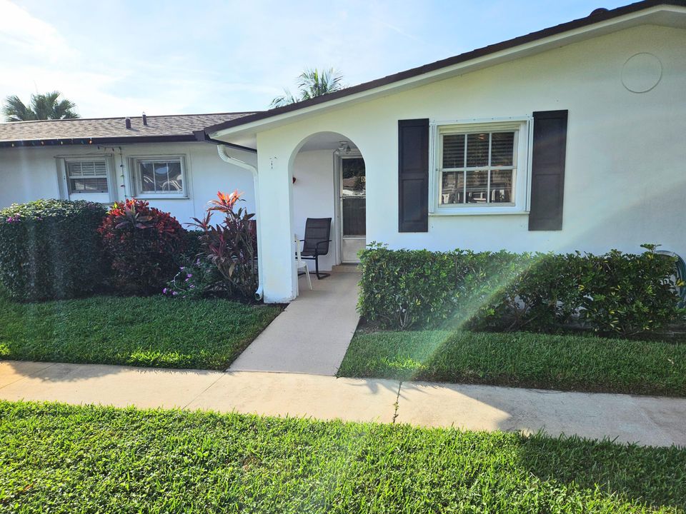 待售: $114,900 (1 贝兹, 1 浴室, 611 平方英尺)