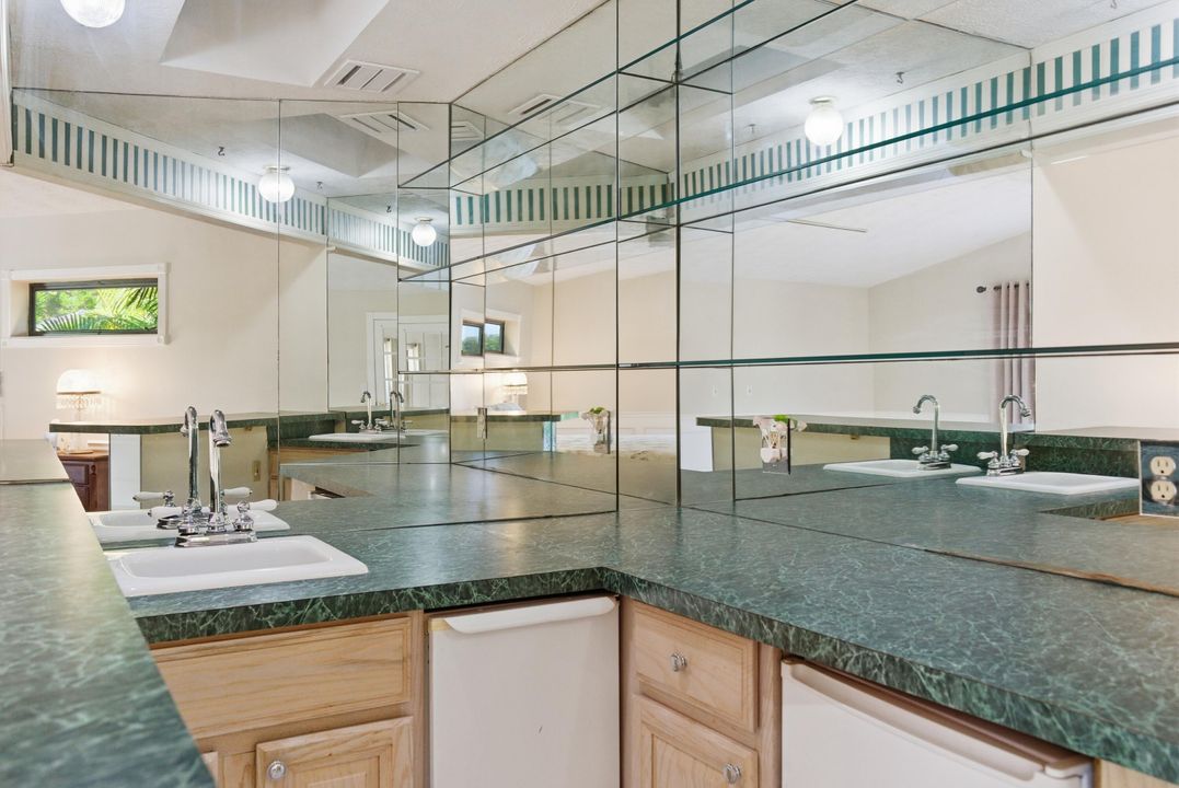 For Sale: $715,000 (4 beds, 3 baths, 2901 Square Feet)