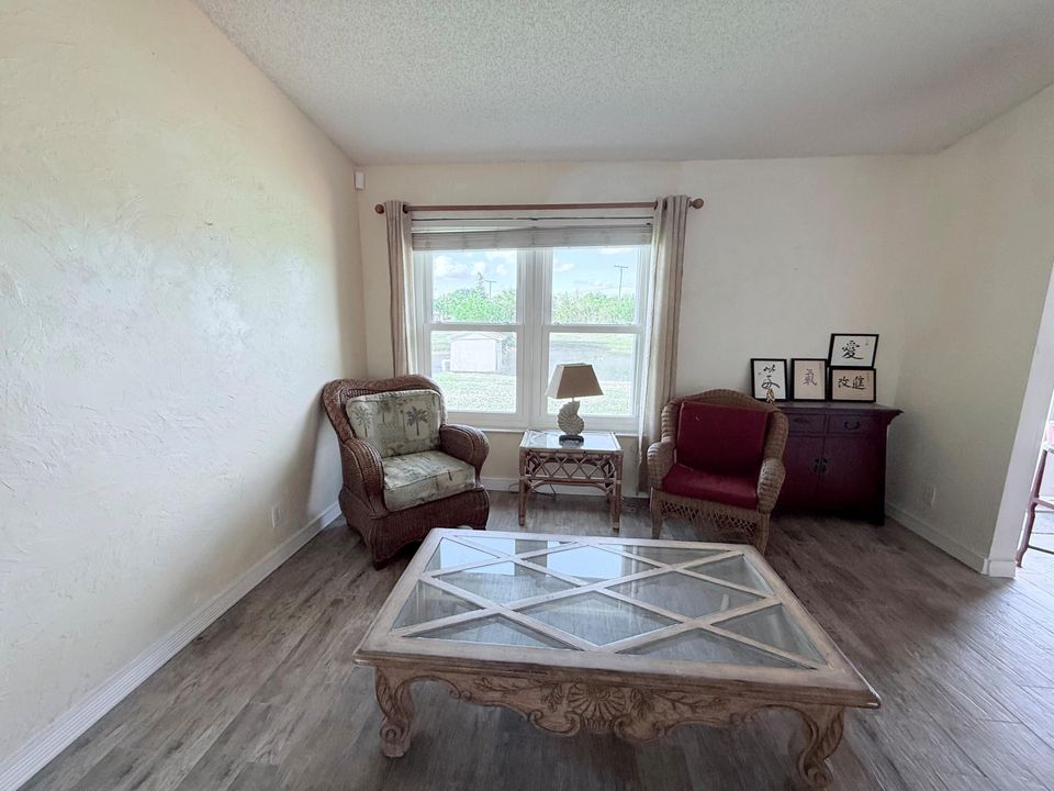 For Sale: $259,900 (2 beds, 2 baths, 1169 Square Feet)