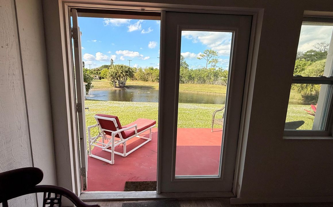 For Sale: $259,900 (2 beds, 2 baths, 1169 Square Feet)