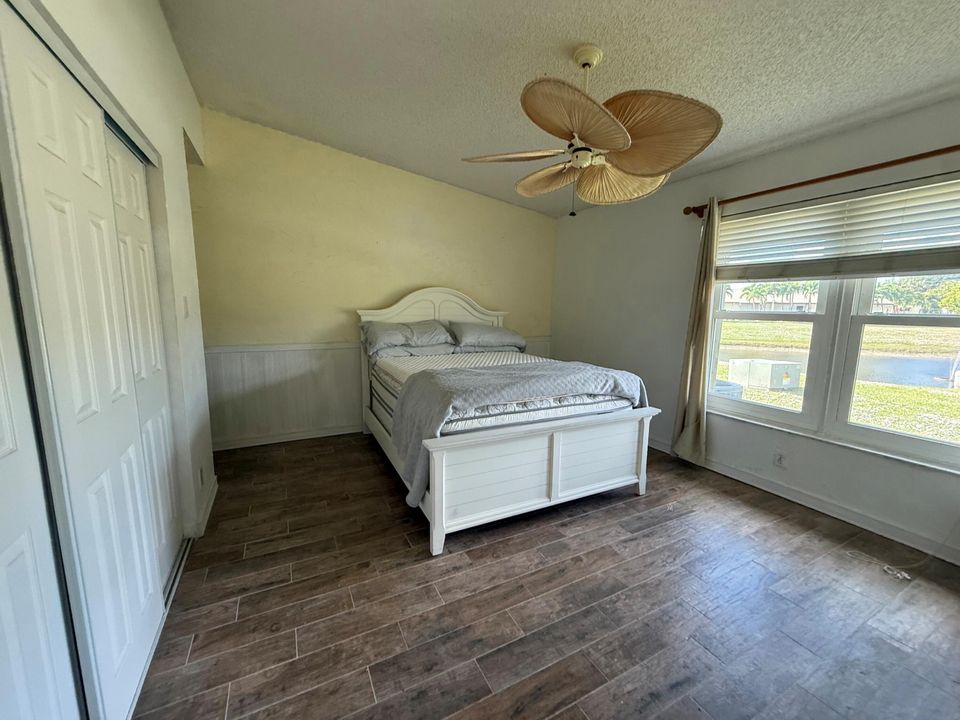 For Sale: $259,900 (2 beds, 2 baths, 1169 Square Feet)