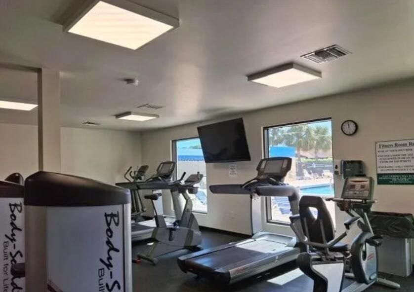 For Sale: $259,900 (2 beds, 2 baths, 1169 Square Feet)