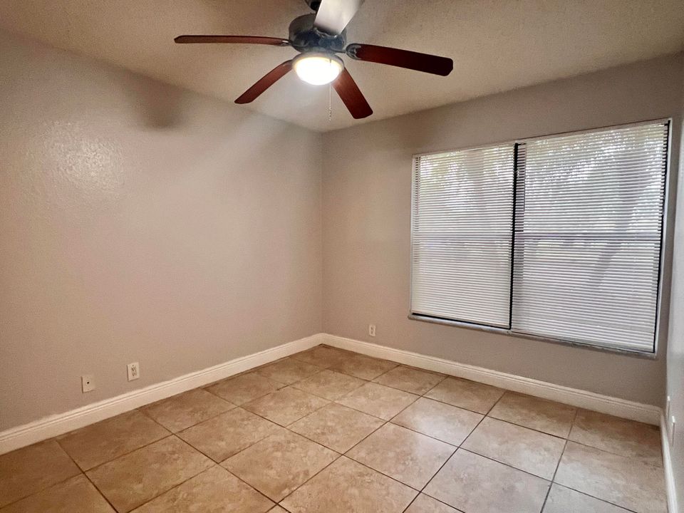 В аренду: $2,000 (2 спален, 2 ванн, 904 Квадратных фут)