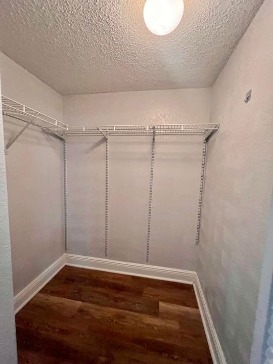 В аренду: $2,000 (2 спален, 2 ванн, 904 Квадратных фут)