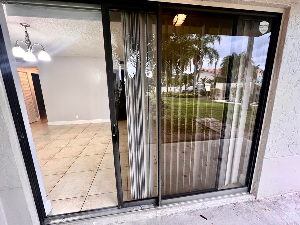 В аренду: $2,000 (2 спален, 2 ванн, 904 Квадратных фут)