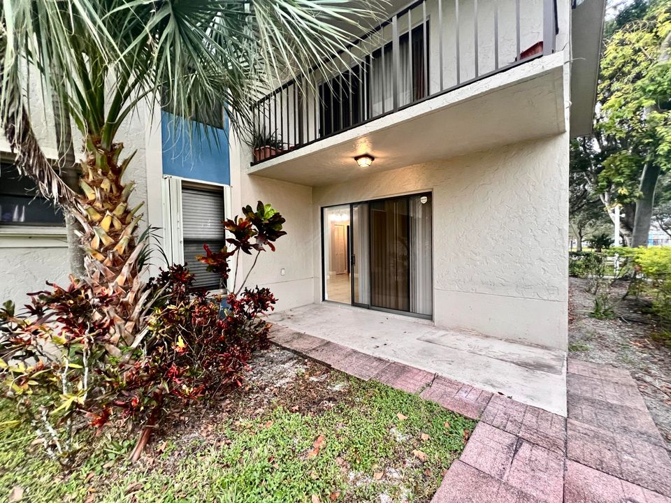 В аренду: $2,000 (2 спален, 2 ванн, 904 Квадратных фут)