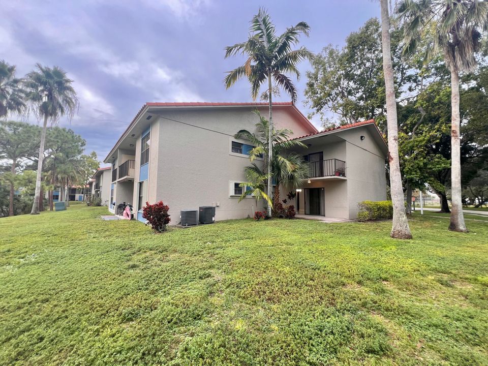 В аренду: $2,000 (2 спален, 2 ванн, 904 Квадратных фут)