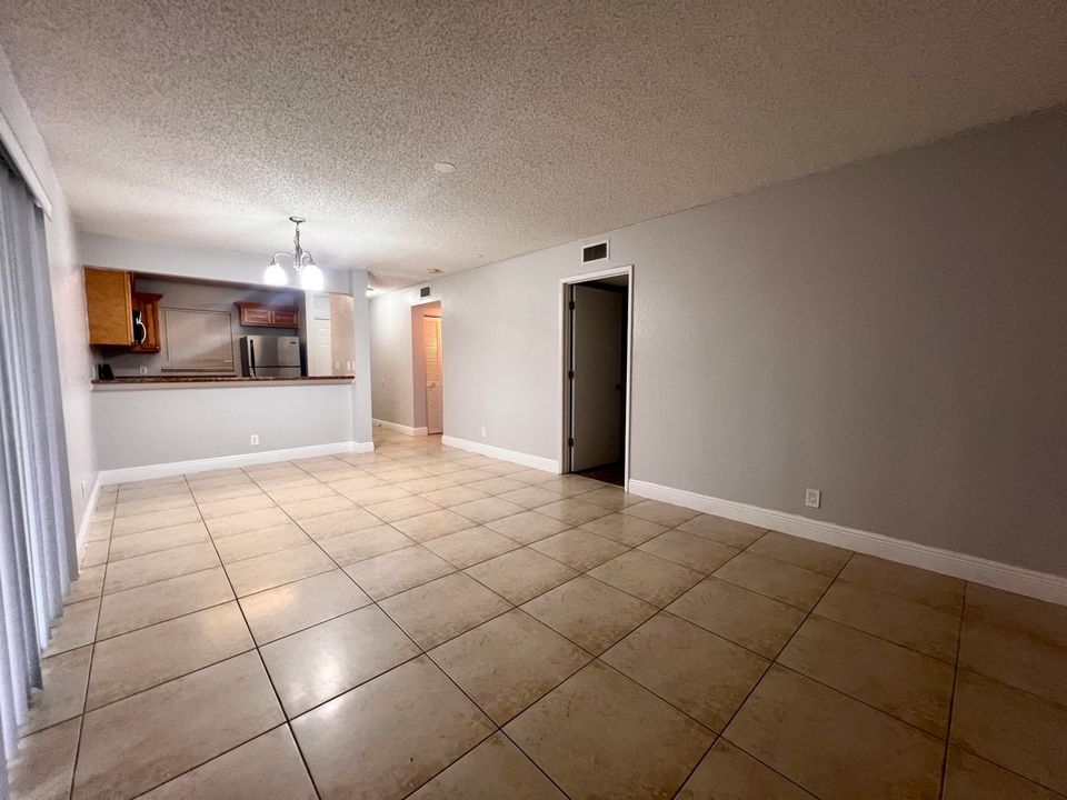 В аренду: $2,000 (2 спален, 2 ванн, 904 Квадратных фут)