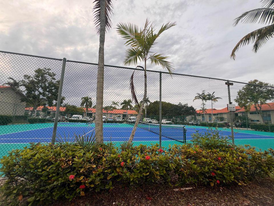 В аренду: $2,000 (2 спален, 2 ванн, 904 Квадратных фут)