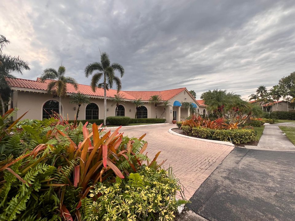 В аренду: $2,000 (2 спален, 2 ванн, 904 Квадратных фут)