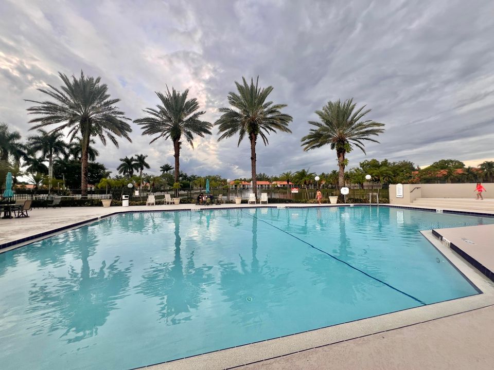 В аренду: $2,000 (2 спален, 2 ванн, 904 Квадратных фут)