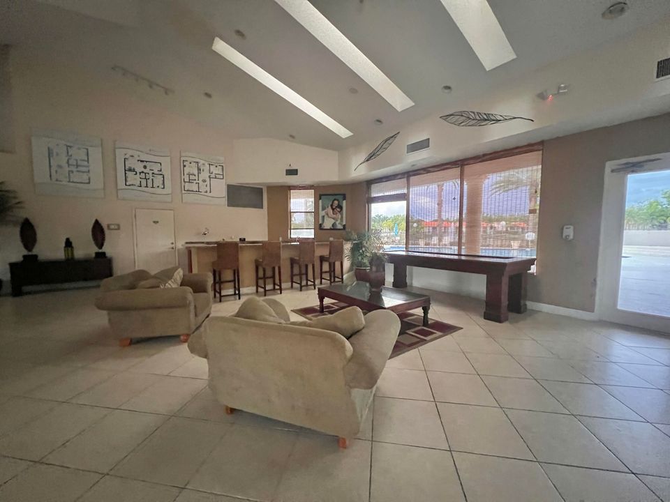 В аренду: $2,000 (2 спален, 2 ванн, 904 Квадратных фут)