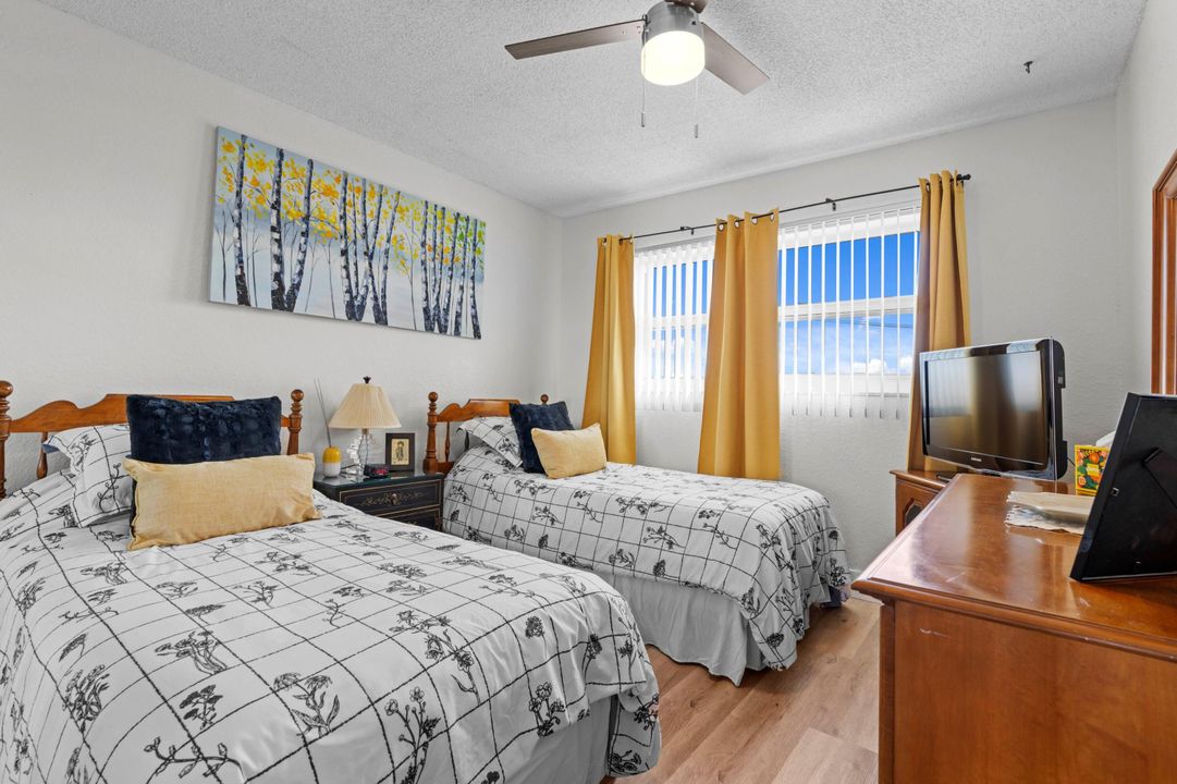 For Sale: $265,000 (2 beds, 2 baths, 1090 Square Feet)