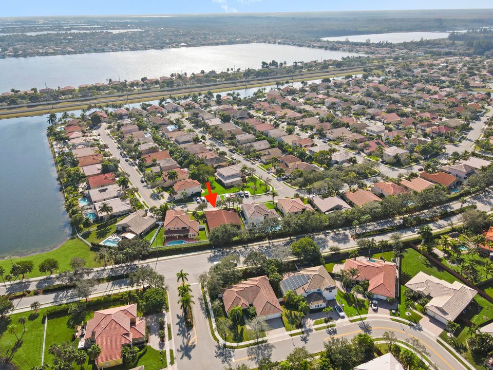 合同活跃: $799,000 (5 贝兹, 4 浴室, 2742 平方英尺)