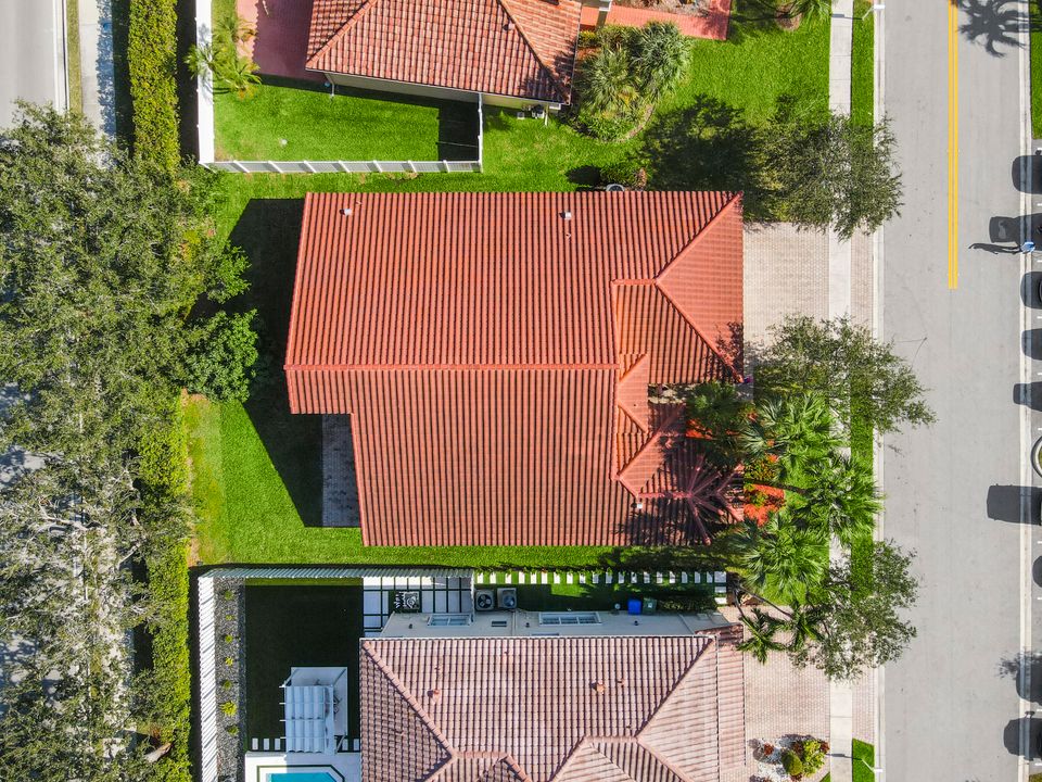 合同活跃: $799,000 (5 贝兹, 4 浴室, 2742 平方英尺)