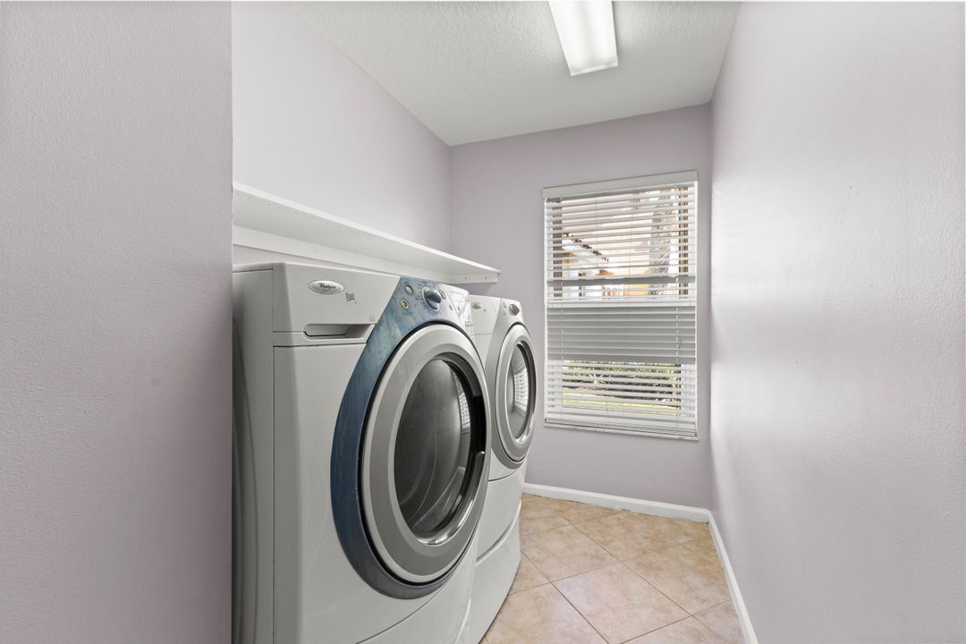 合同活跃: $799,000 (5 贝兹, 4 浴室, 2742 平方英尺)