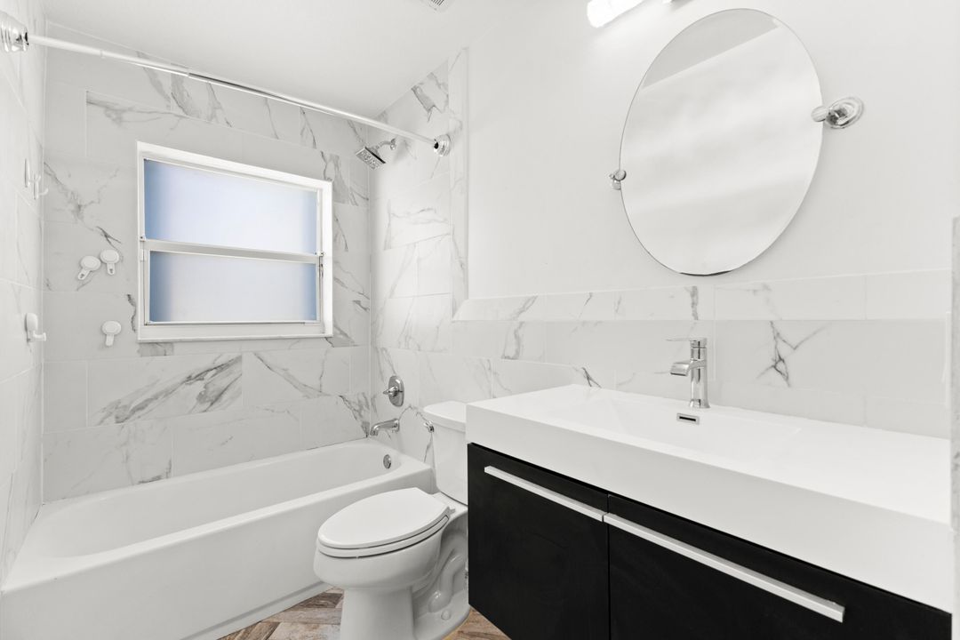 合同活跃: $799,000 (5 贝兹, 4 浴室, 2742 平方英尺)