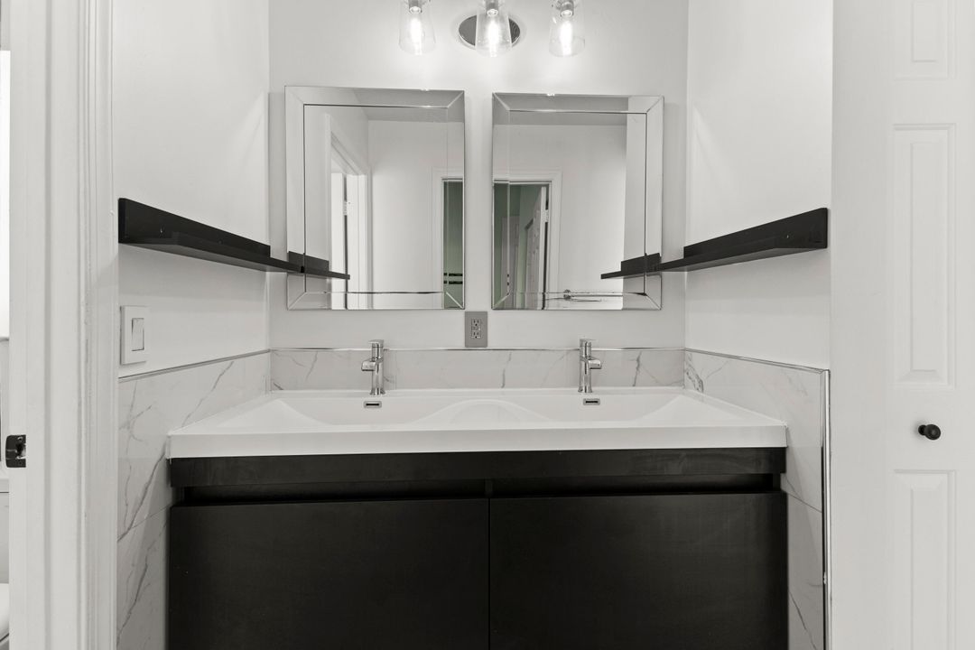 合同活跃: $799,000 (5 贝兹, 4 浴室, 2742 平方英尺)