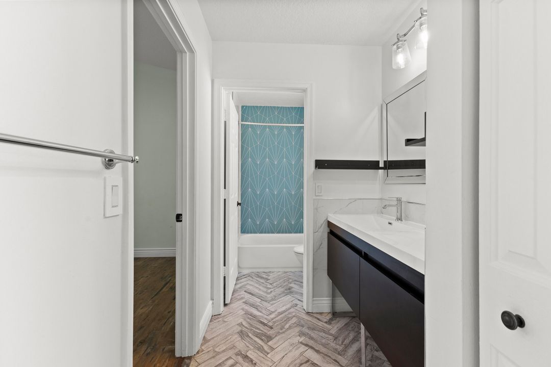 合同活跃: $799,000 (5 贝兹, 4 浴室, 2742 平方英尺)