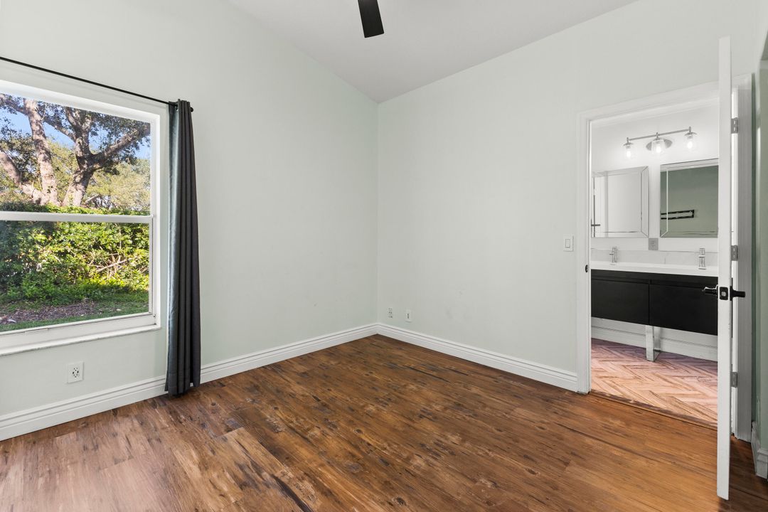 合同活跃: $799,000 (5 贝兹, 4 浴室, 2742 平方英尺)