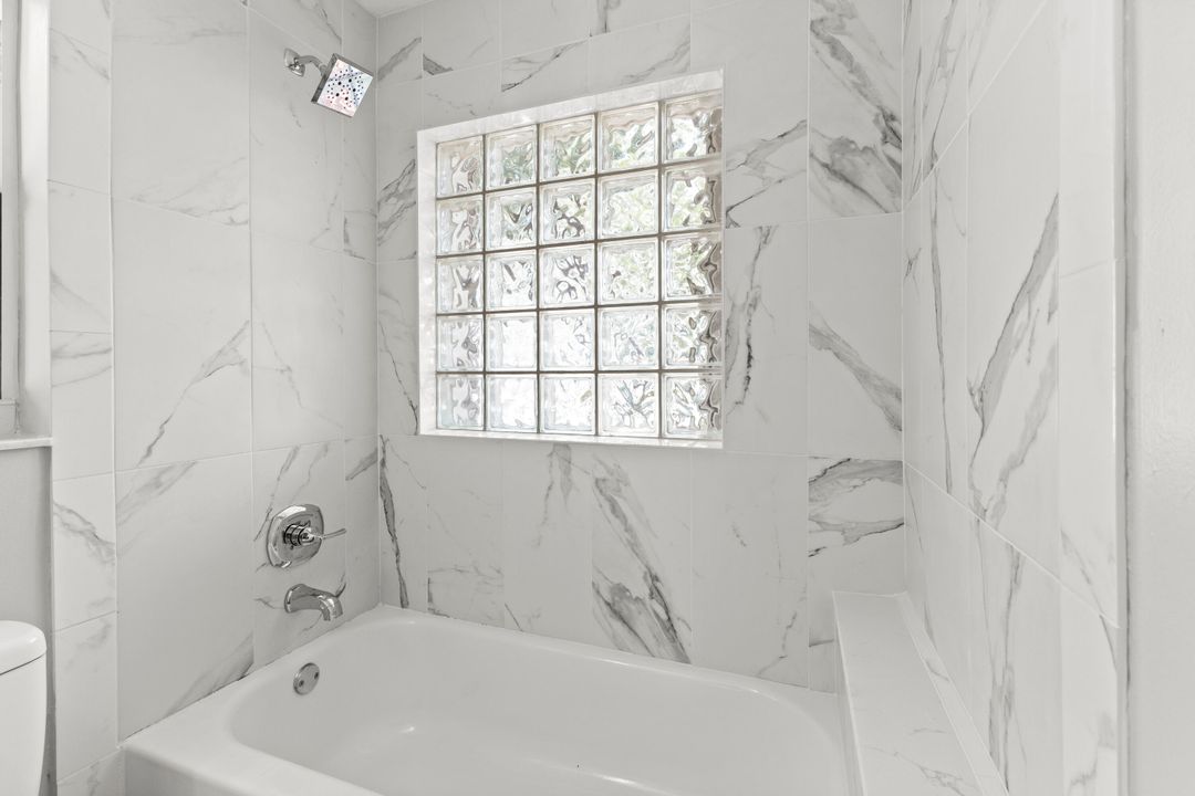 合同活跃: $799,000 (5 贝兹, 4 浴室, 2742 平方英尺)