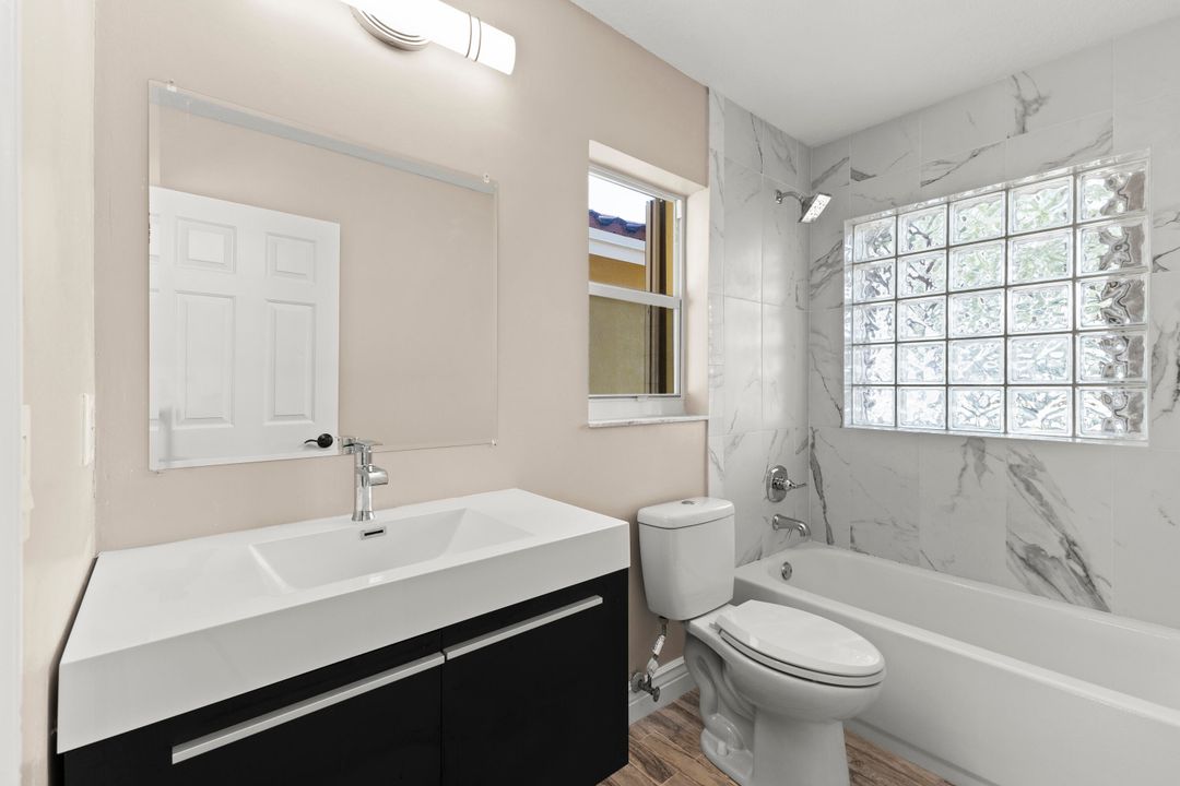 合同活跃: $799,000 (5 贝兹, 4 浴室, 2742 平方英尺)