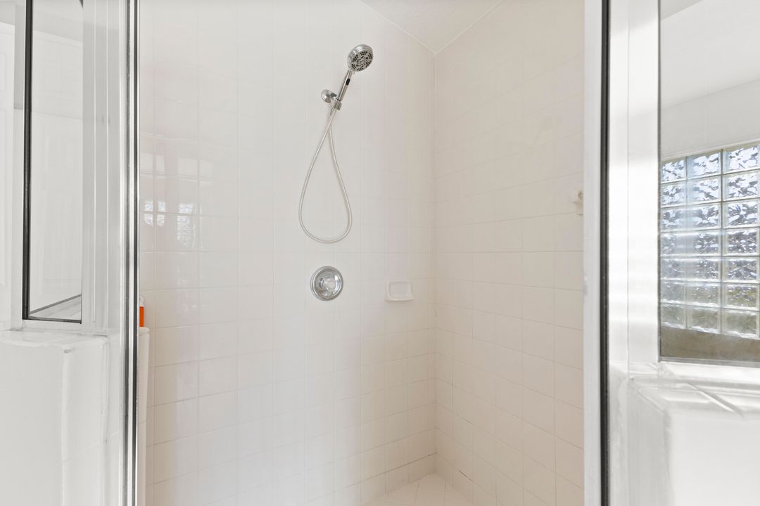 合同活跃: $799,000 (5 贝兹, 4 浴室, 2742 平方英尺)