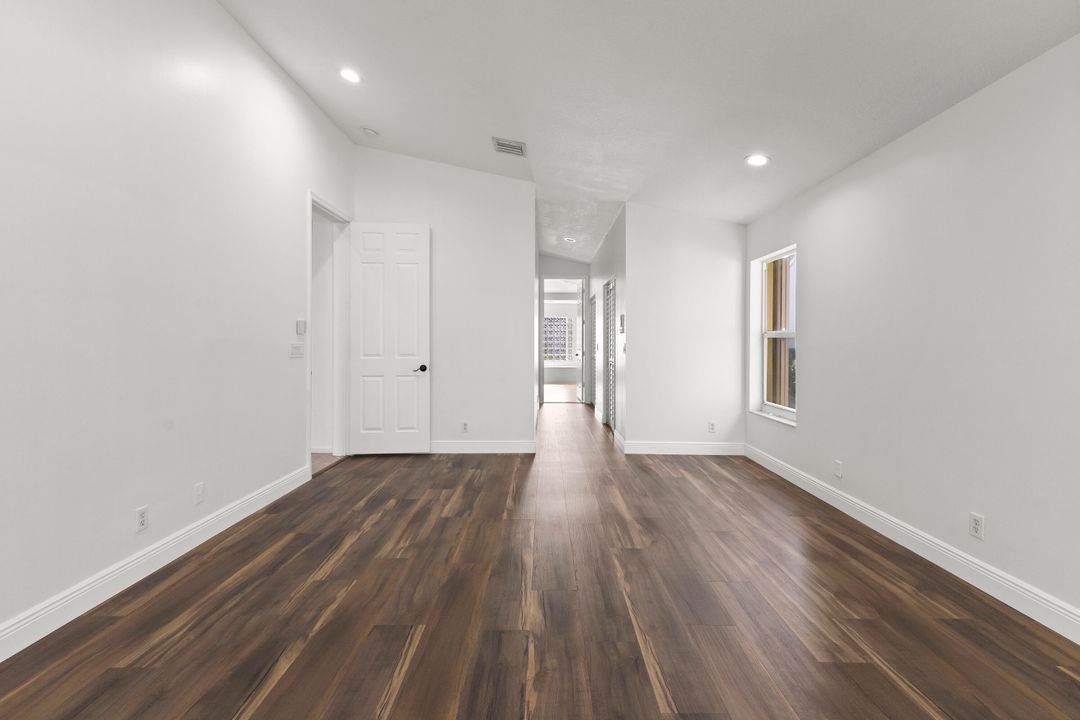 合同活跃: $799,000 (5 贝兹, 4 浴室, 2742 平方英尺)