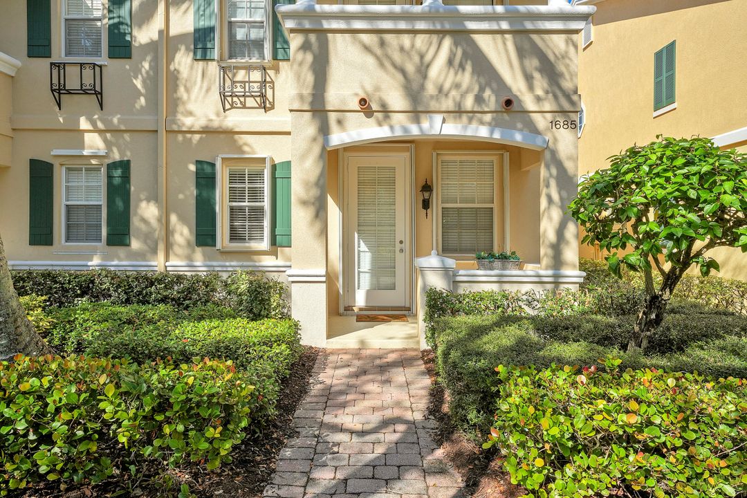 For Rent: $3,600 (3 beds, 3 baths, 1830 Square Feet)