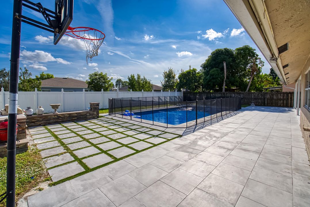 Под контрактом: $3,400 (3 спален, 2 ванн, 2076 Квадратных фут)