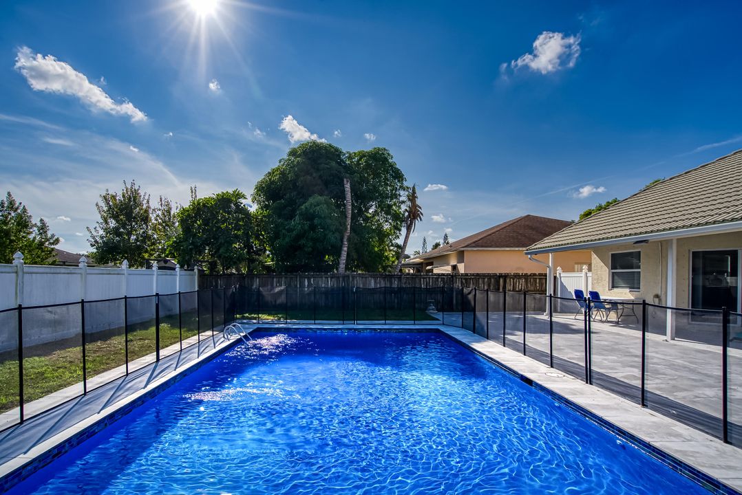 Под контрактом: $3,400 (3 спален, 2 ванн, 2076 Квадратных фут)