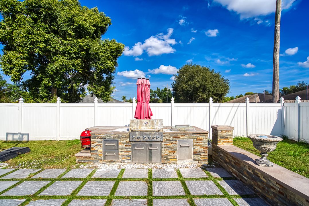 Под контрактом: $3,400 (3 спален, 2 ванн, 2076 Квадратных фут)