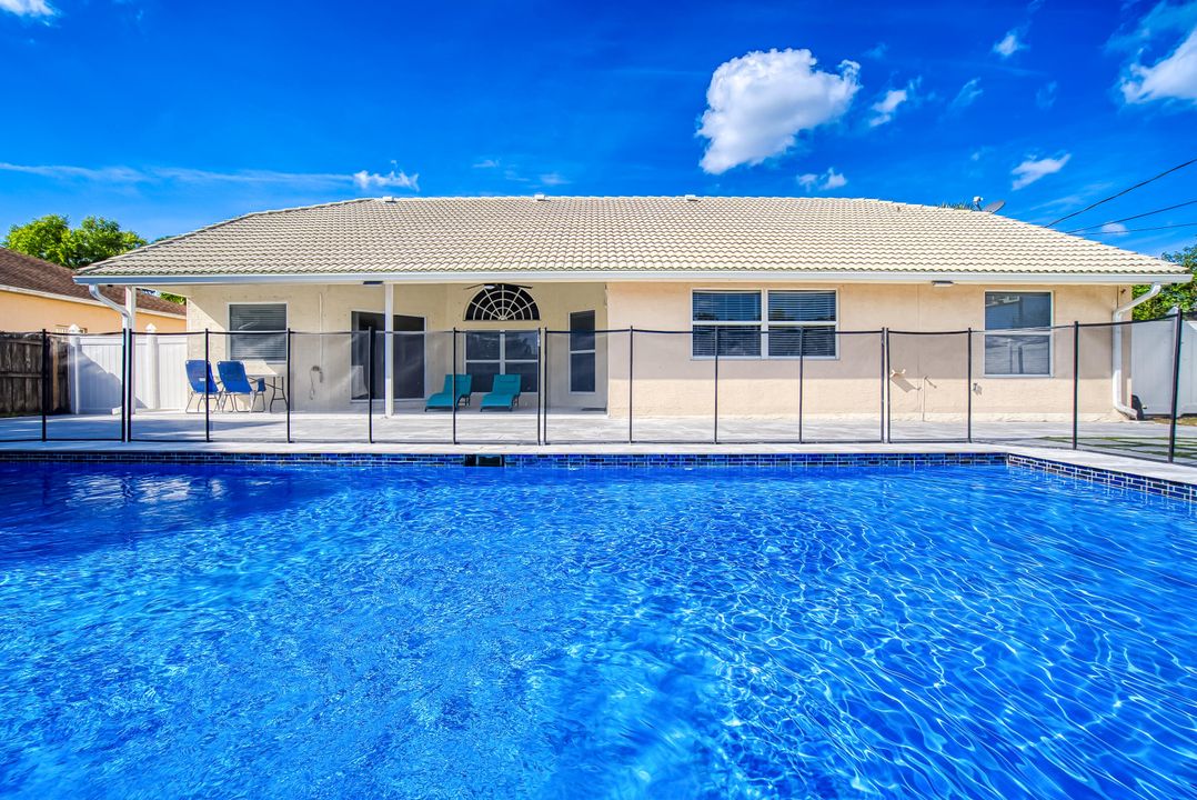 Под контрактом: $3,400 (3 спален, 2 ванн, 2076 Квадратных фут)