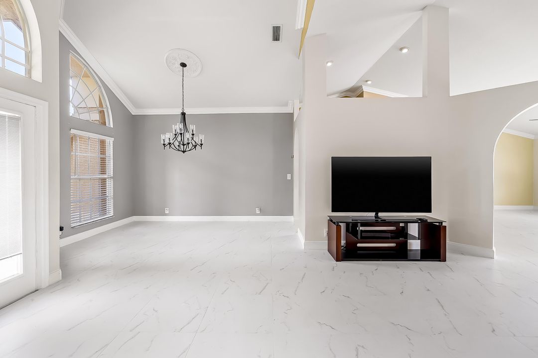 Под контрактом: $3,400 (3 спален, 2 ванн, 2076 Квадратных фут)