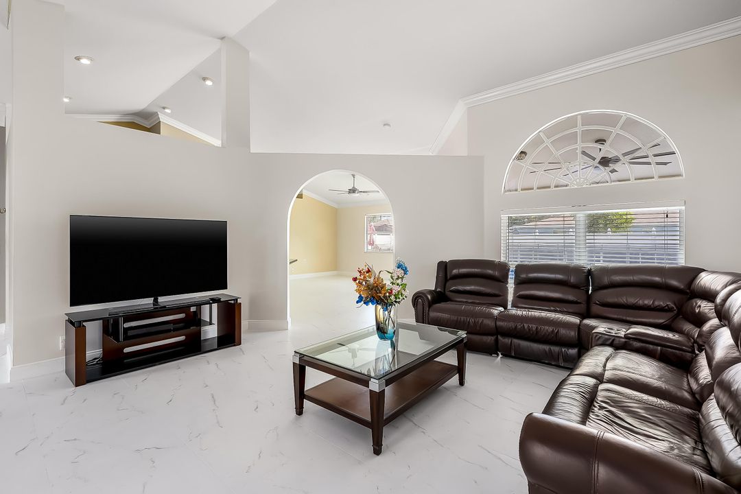 Под контрактом: $3,400 (3 спален, 2 ванн, 2076 Квадратных фут)