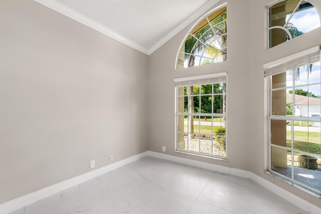 Под контрактом: $3,400 (3 спален, 2 ванн, 2076 Квадратных фут)