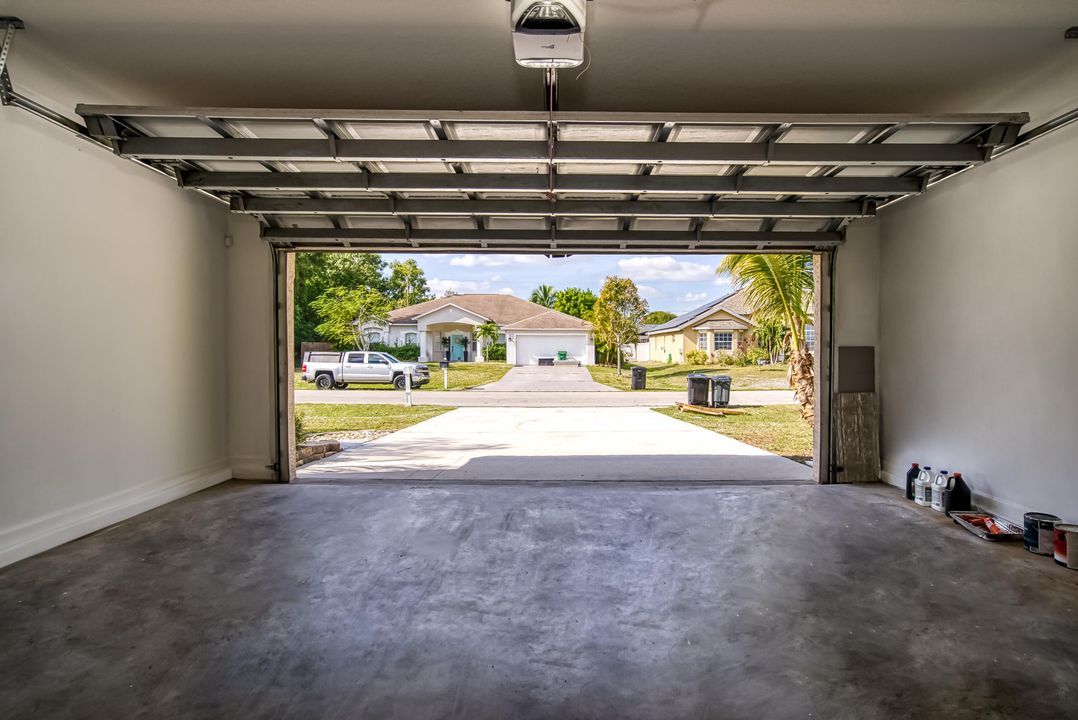 Под контрактом: $3,400 (3 спален, 2 ванн, 2076 Квадратных фут)