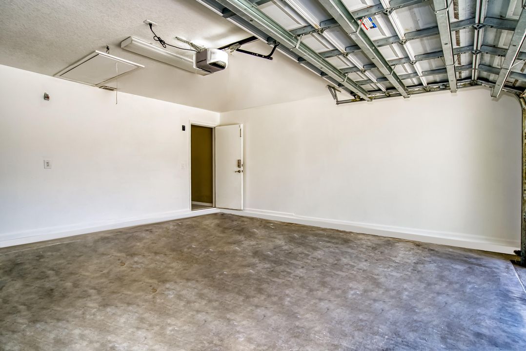 Под контрактом: $3,400 (3 спален, 2 ванн, 2076 Квадратных фут)