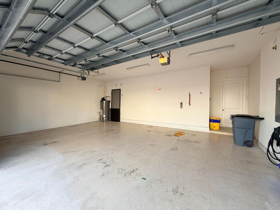 For Rent: $8,500 (5 beds, 5 baths, 3760 Square Feet)