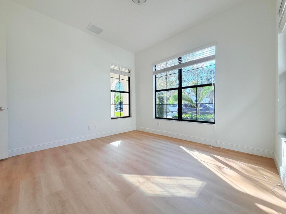 For Rent: $8,500 (5 beds, 5 baths, 3760 Square Feet)