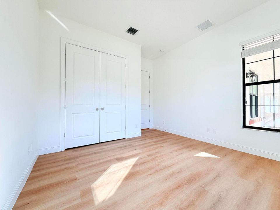 For Rent: $8,500 (5 beds, 5 baths, 3760 Square Feet)