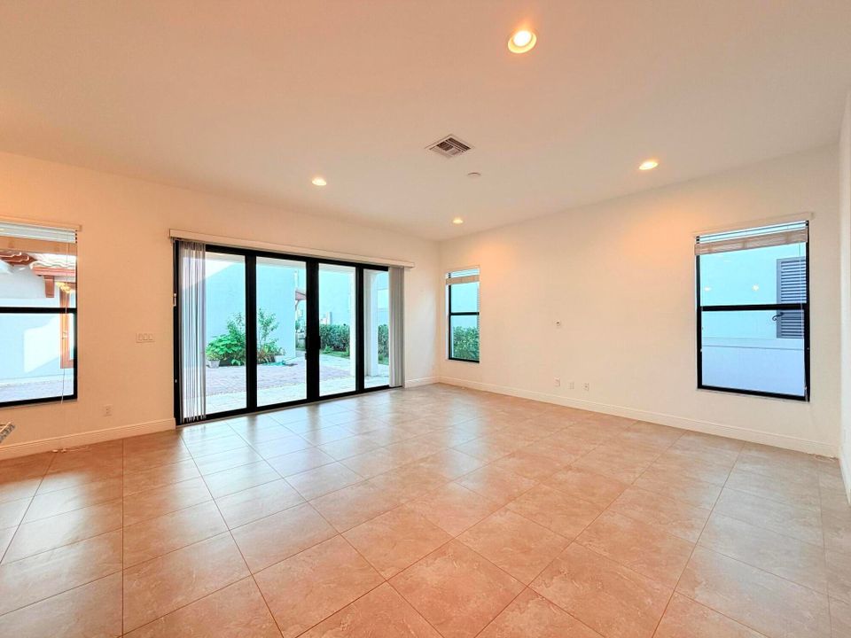 For Rent: $8,500 (5 beds, 5 baths, 3760 Square Feet)