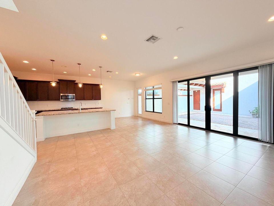 For Rent: $8,500 (5 beds, 5 baths, 3760 Square Feet)