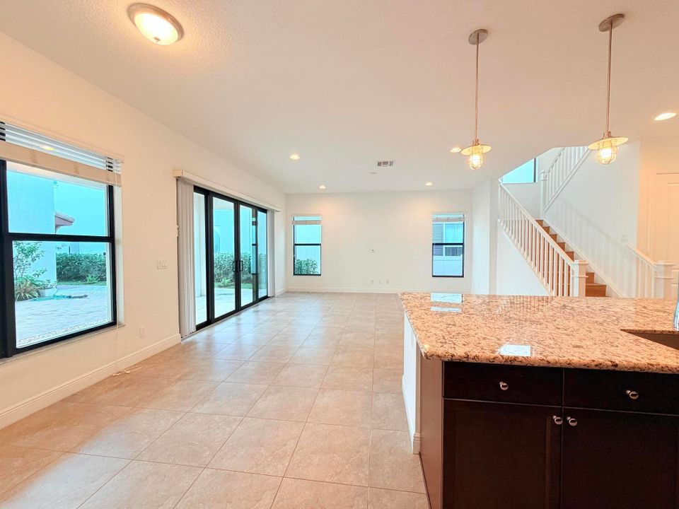 For Rent: $8,500 (5 beds, 5 baths, 3760 Square Feet)