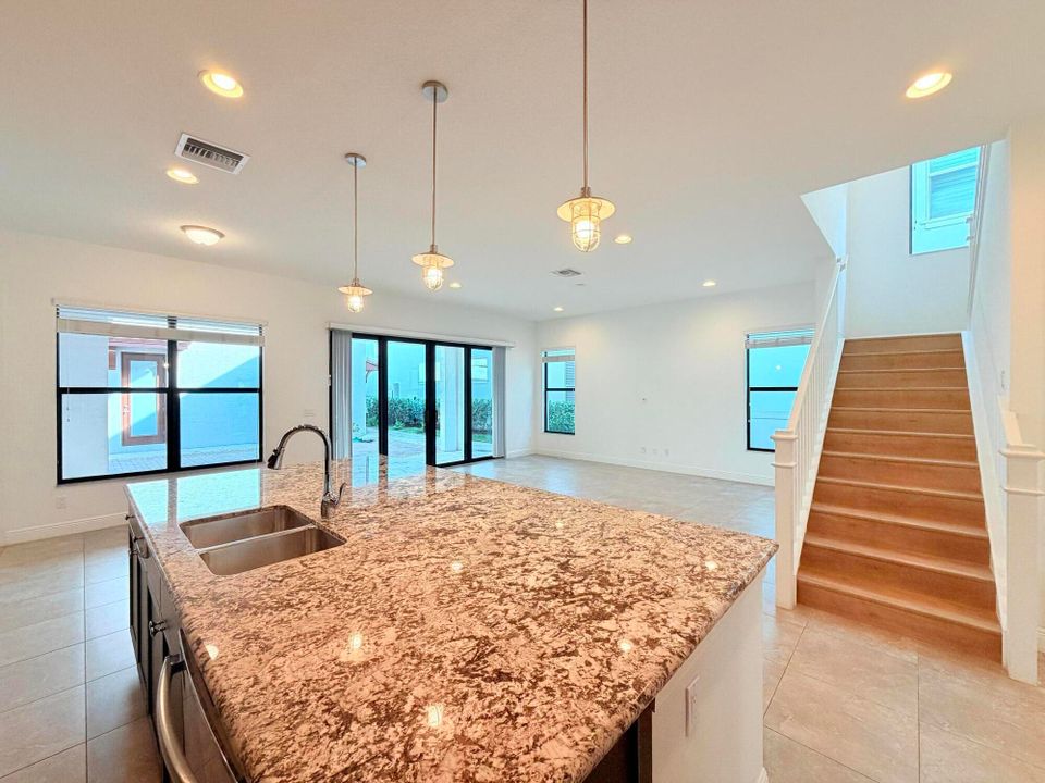 For Rent: $8,500 (5 beds, 5 baths, 3760 Square Feet)