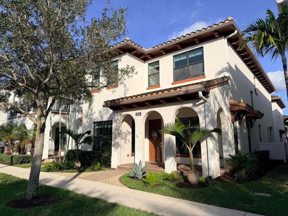 For Rent: $8,500 (5 beds, 5 baths, 3760 Square Feet)