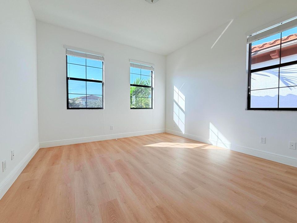 For Rent: $8,500 (5 beds, 5 baths, 3760 Square Feet)